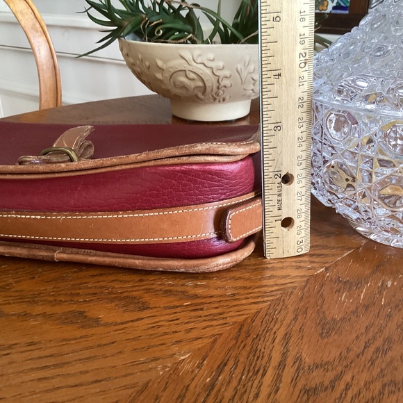 VINTAGE DOONEY & BOURKE DEEP BURGUNDY WITH BROWN  PEBBLED LEATHER SHOULDER BAG - Picture 9 of 14